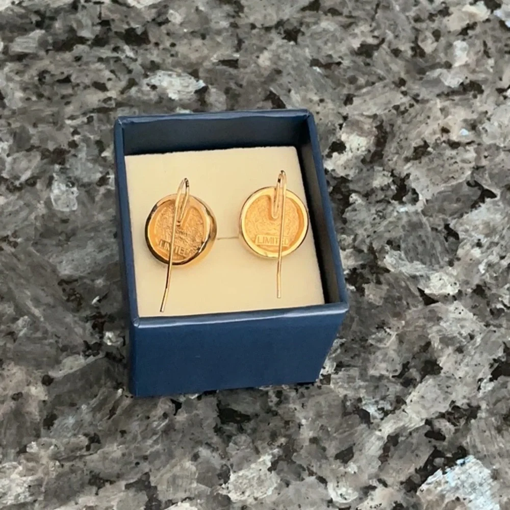 Elegant Gold Pearl Jewelry Set - Picture 3 of 3